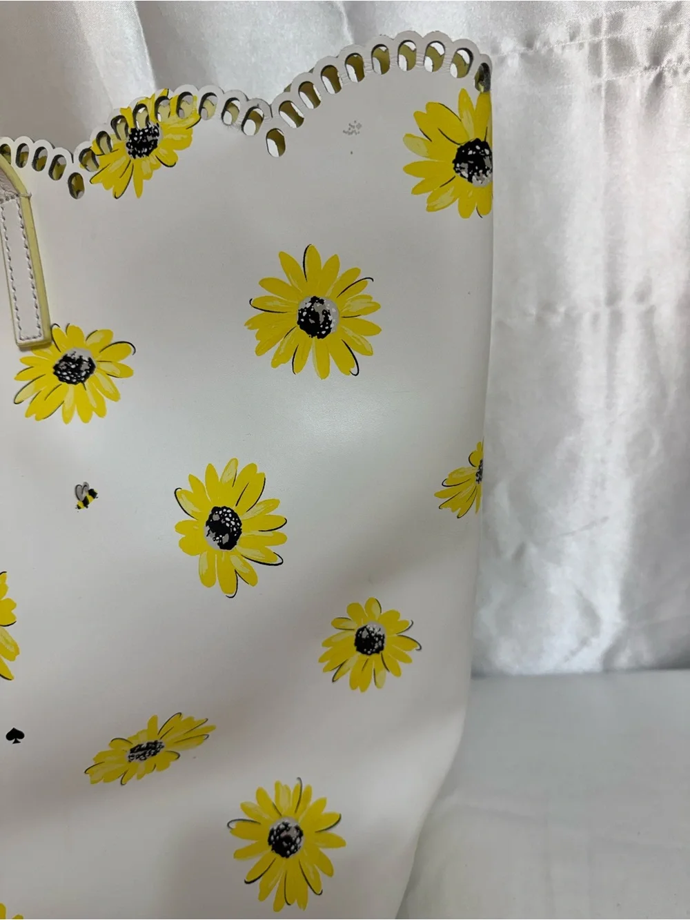 kate spade NY Down the Rabbit Hole ‘Oops A Daisy’ Scalloped Francis Tote